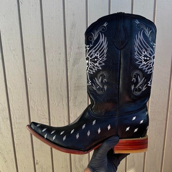 #81 Diamond Design Western Boot in Black Color with Silver Cross Details - Picture 2 of 5